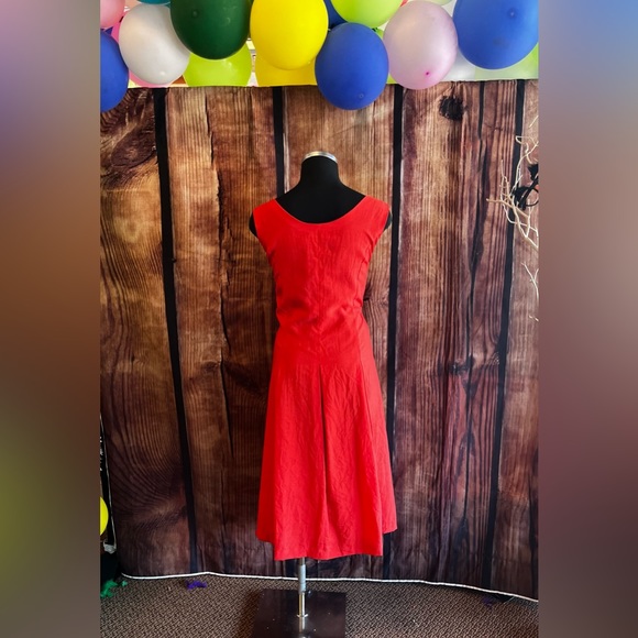 Simple bright red flowy dress - Picture 2 of 2